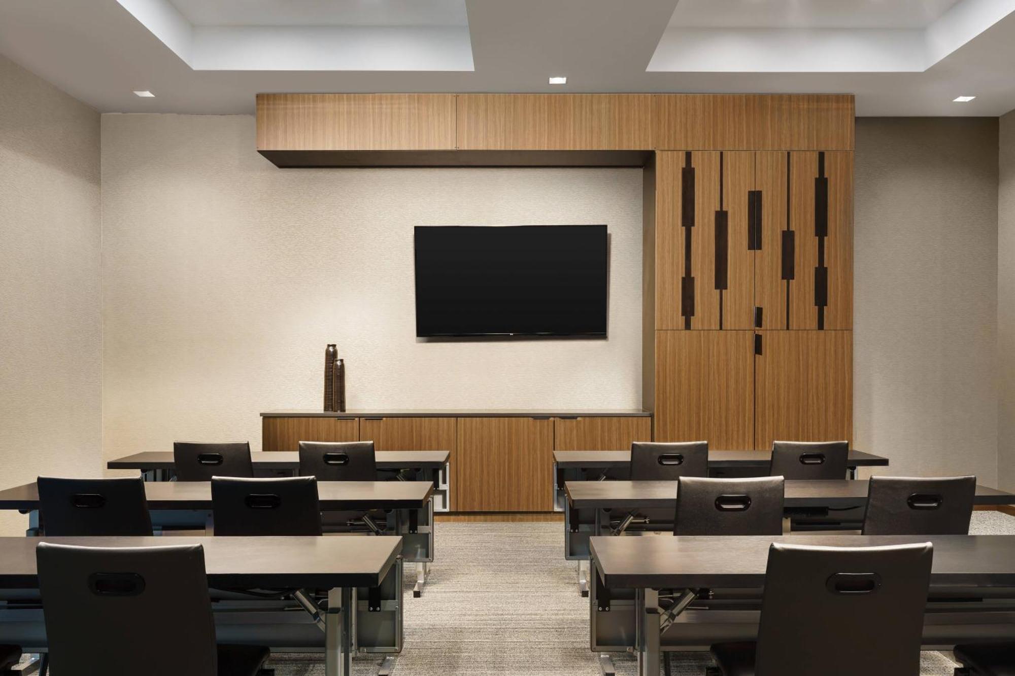 Ac Hotel By Marriott Chapel Hill Downtown Bagian luar foto
