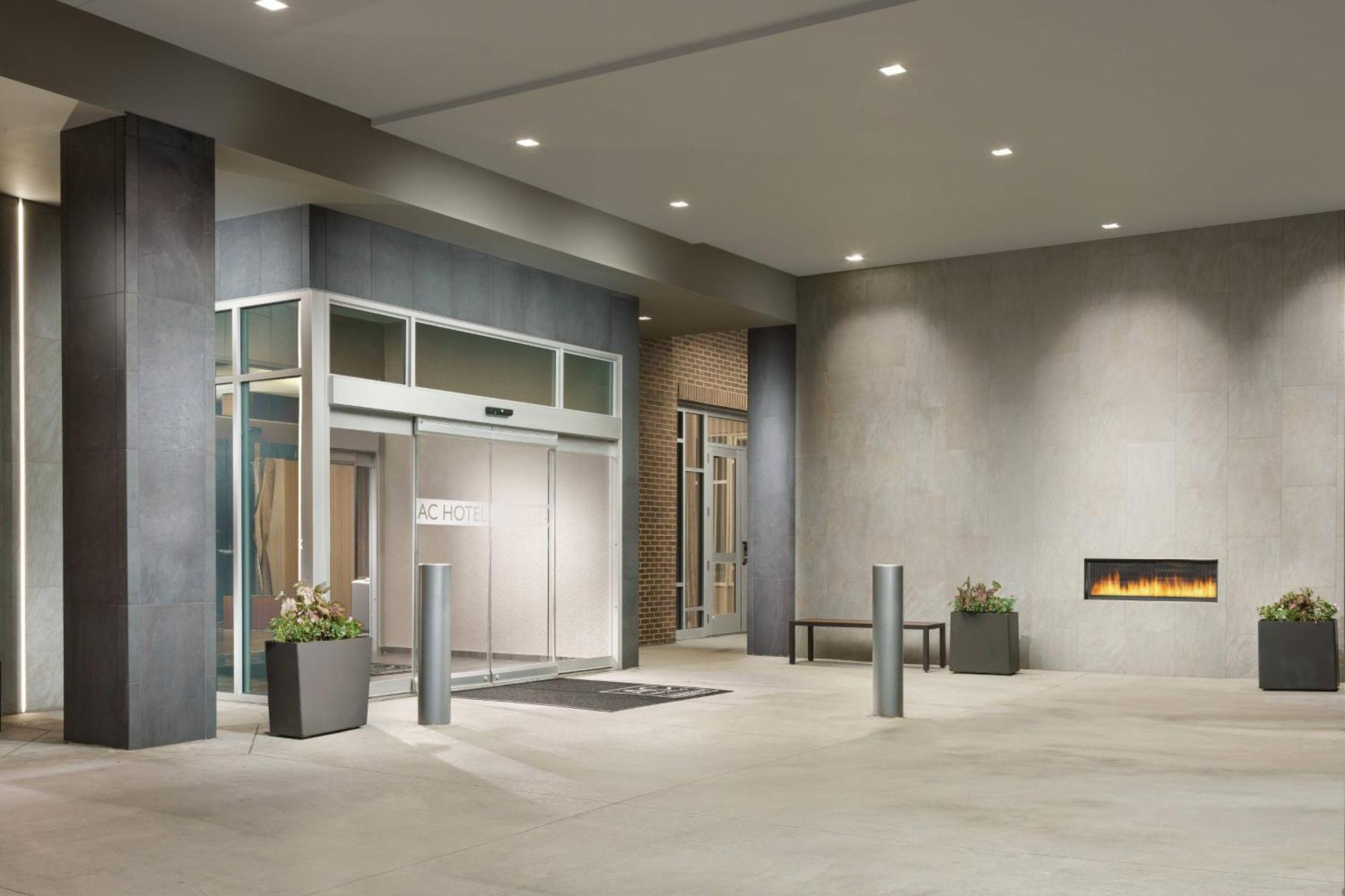 Ac Hotel By Marriott Chapel Hill Downtown Bagian luar foto